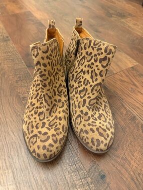 Lucky Brand Leopard Print Ankle Booties in Tan and Brown